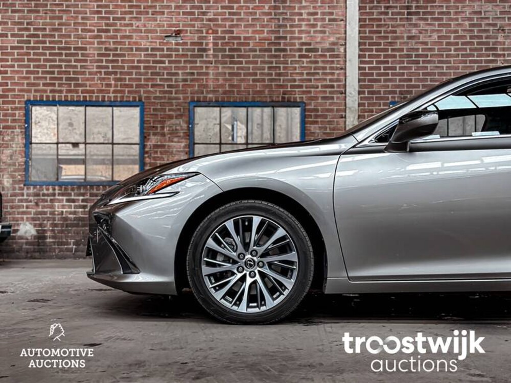 Lexus ES300 2.5 Hybrid 215pk 2020