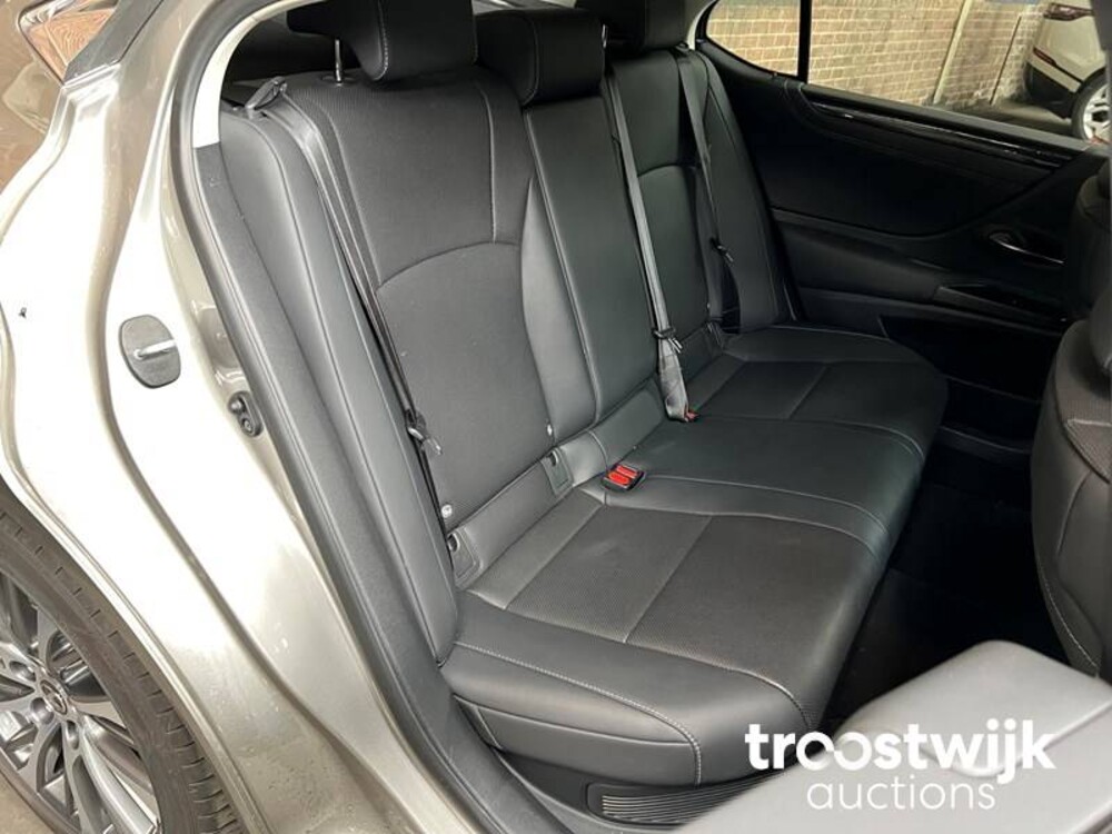 Lexus ES300 2.5 Hybrid 215pk 2020