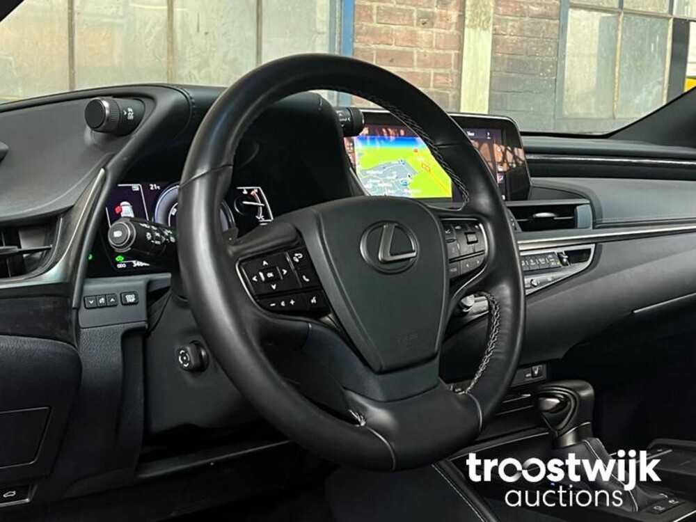 Lexus ES300 2.5 Hybrid 215pk 2020