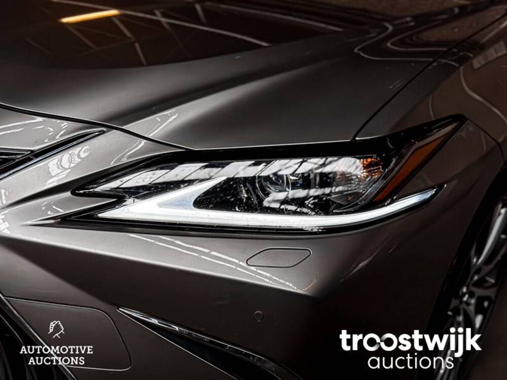 Lexus ES300 2.5 Hybrid 215pk 2020