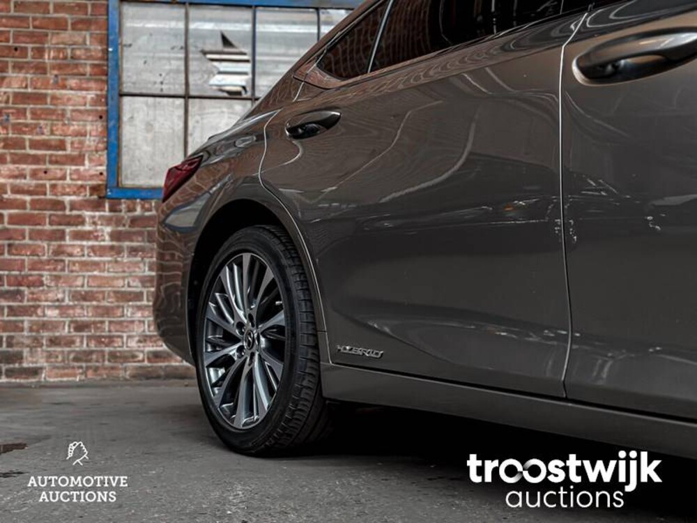 Lexus ES300 2.5 Hybrid 215pk 2020