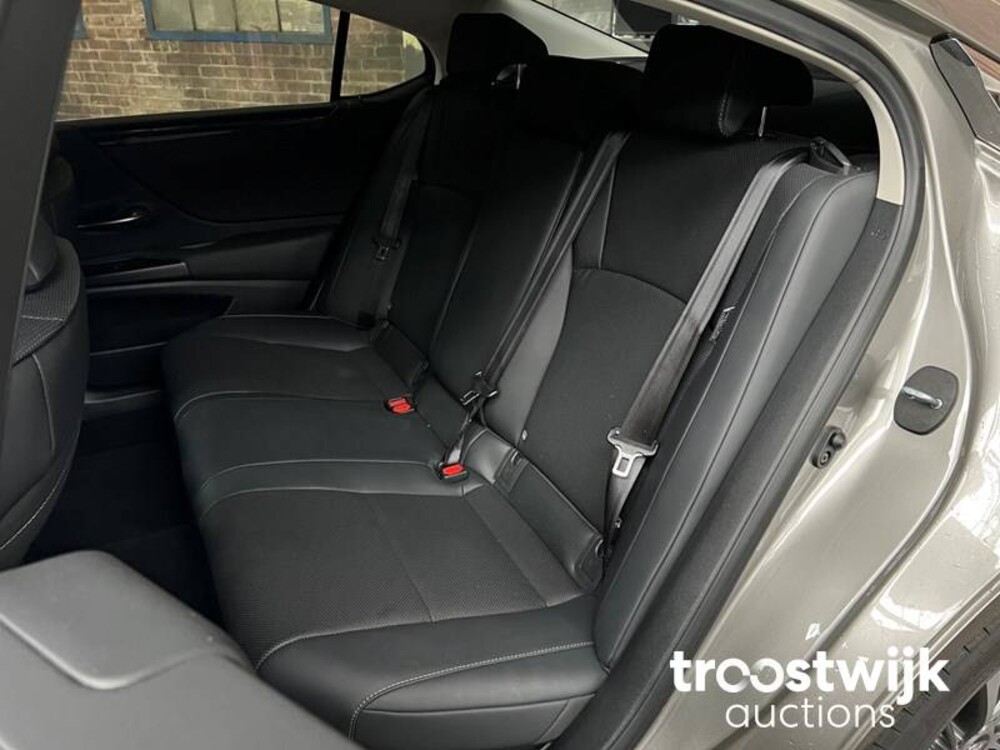 Lexus ES300 2.5 Hybrid 215pk 2020