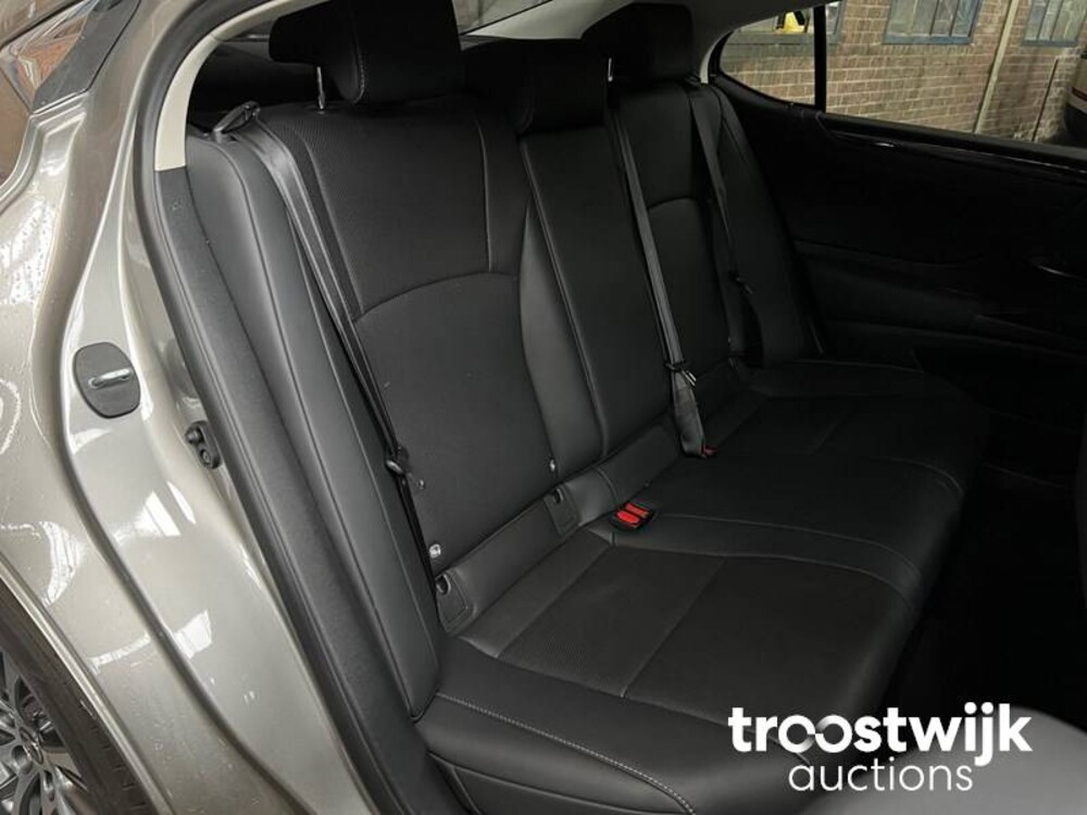 Lexus ES300 2.5 Hybrid 215pk 2020