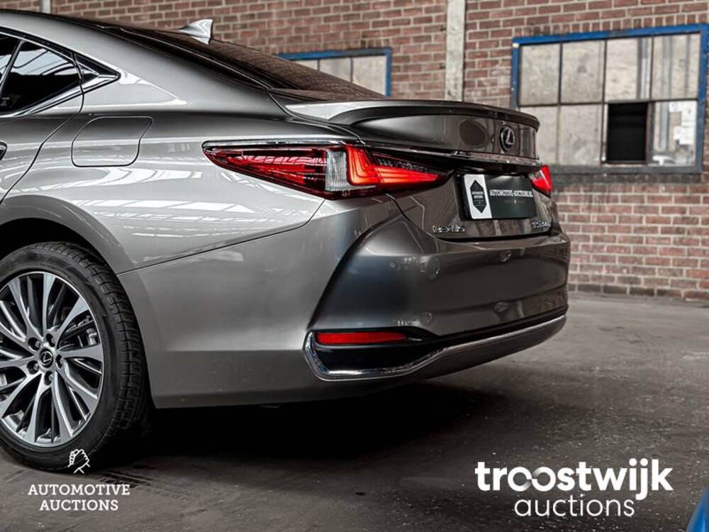 Lexus ES300 2.5 Hybrid 215pk 2020