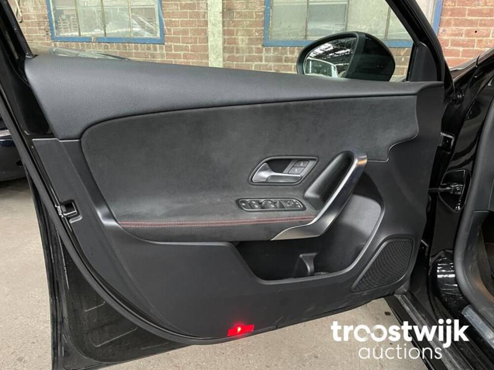 Mercedes-Benz 180d Business Solution 116pk 2018 A-klasse, XJ-192-K