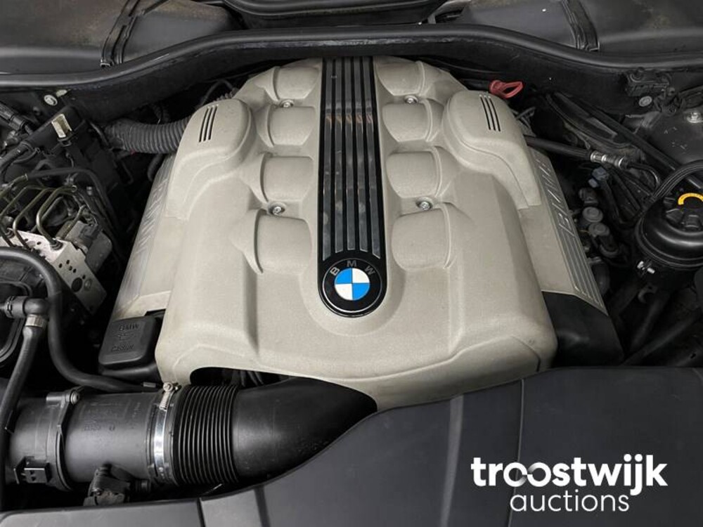 BMW 745i Executive E65 4.4 V8  2004 333pk -Youngtimer-