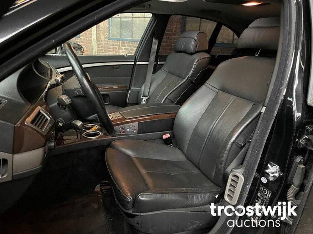 BMW 745i Executive E65 4.4 V8  2004 333pk -Youngtimer-