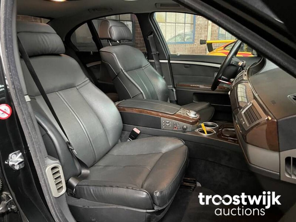 BMW 745i Executive E65 4.4 V8  2004 333pk -Youngtimer-