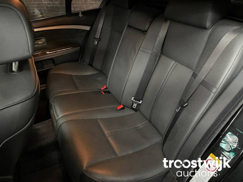 BMW 745i Executive E65 4.4 V8  2004 333pk -Youngtimer-