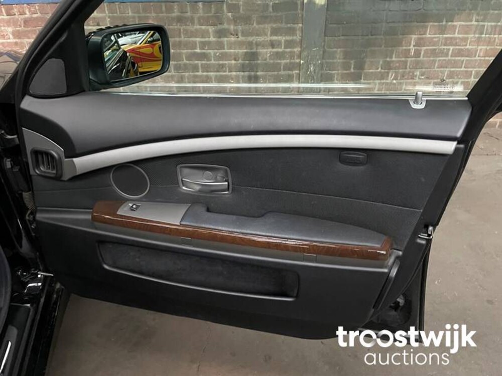 BMW 745i Executive E65 4.4 V8  2004 333pk -Youngtimer-