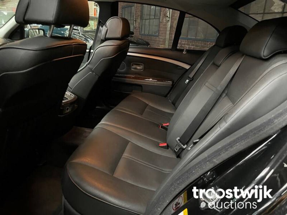 BMW 745i Executive E65 4.4 V8  2004 333pk -Youngtimer-