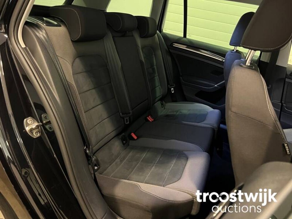 Volkswagen Golf Variant 1.4 TSI Highline Business R 150hp 2018, SP-298-B