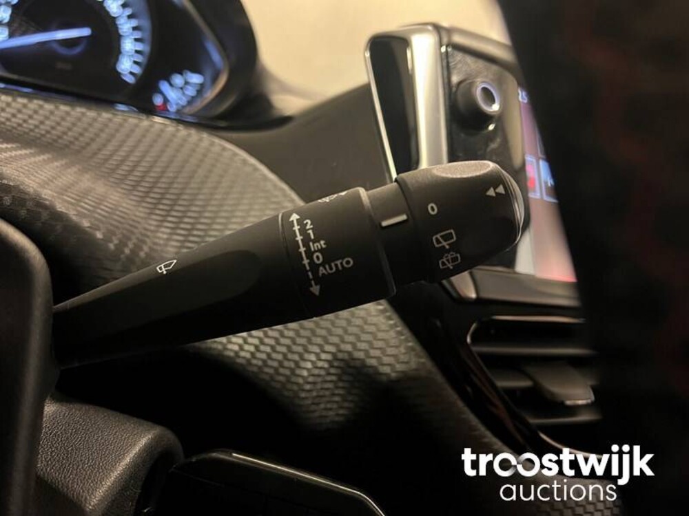 Peugeot 208 GT-line 1.2 PureTech 110PS 2016, L-188-DJ