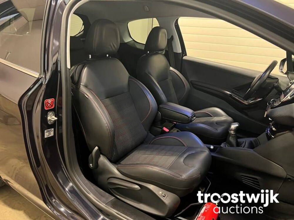 Peugeot 208 GT-line 1.2 PureTech 110PS 2016, L-188-DJ