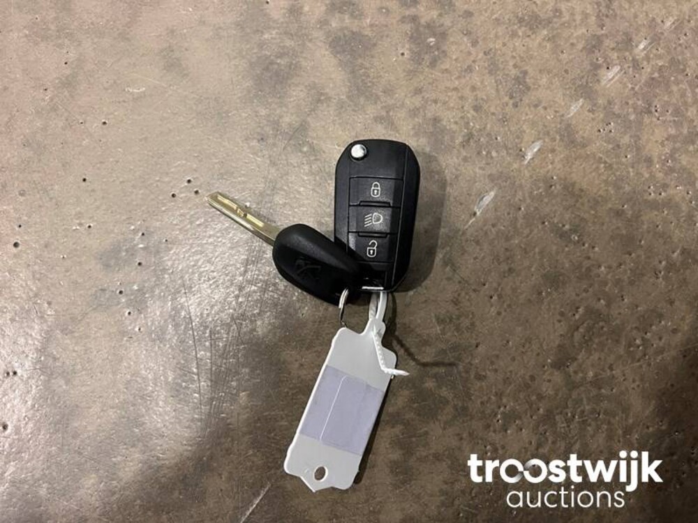 Peugeot 208 GT-line 1.2 PureTech 110PS 2016, L-188-DJ