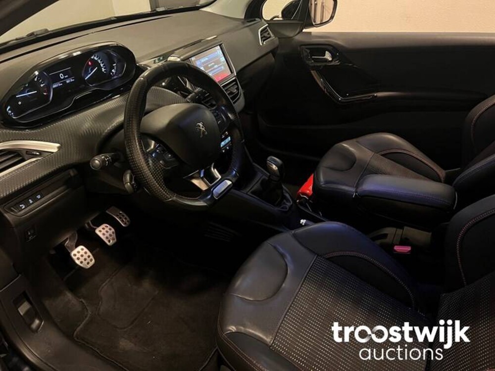 Peugeot 208 GT-line 1.2 PureTech 110PS 2016, L-188-DJ