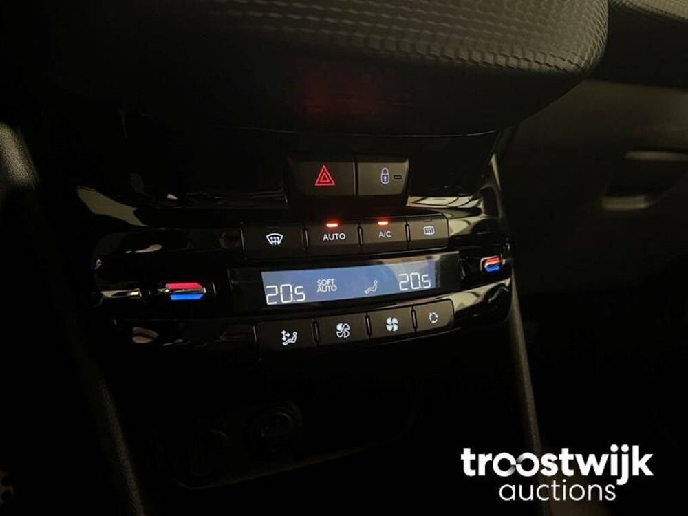 Peugeot 208 GT-line 1.2 PureTech 110PS 2016, L-188-DJ