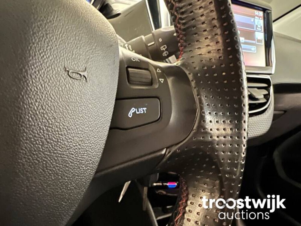 Peugeot 208 GT-line 1.2 PureTech 110PS 2016, L-188-DJ