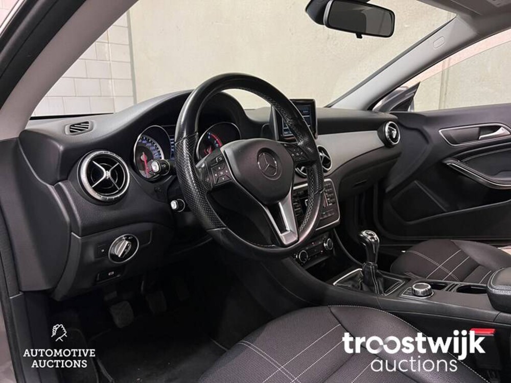 Mercedes-Benz CLA180 Ambition 122PS 2013 CLA-Klasse -Orig. NL-, 7-SNK-32