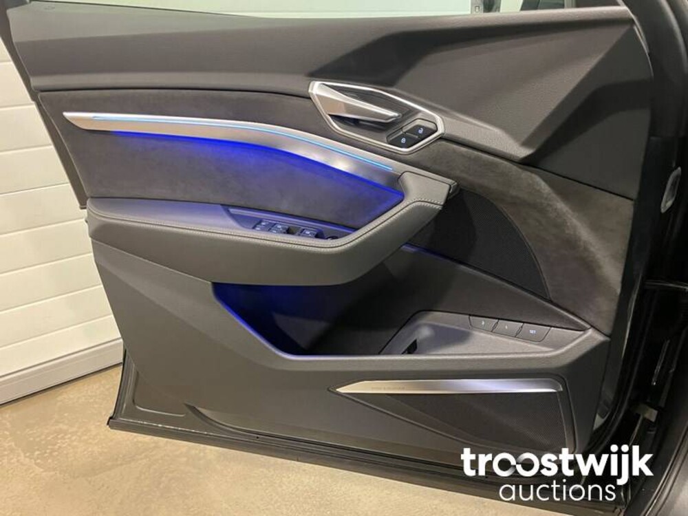 Audi e-tron Sportback 55 Quattro S edition 95 kWh S-Line 408PS 2020 -Orig. NL-, J-746-HV