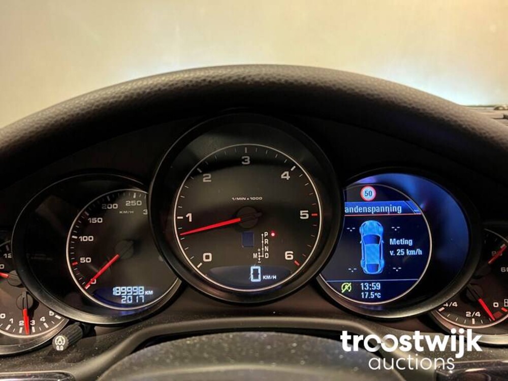 Porsche Panamera 3.0D V6  300 PS 2015, SB-617-F