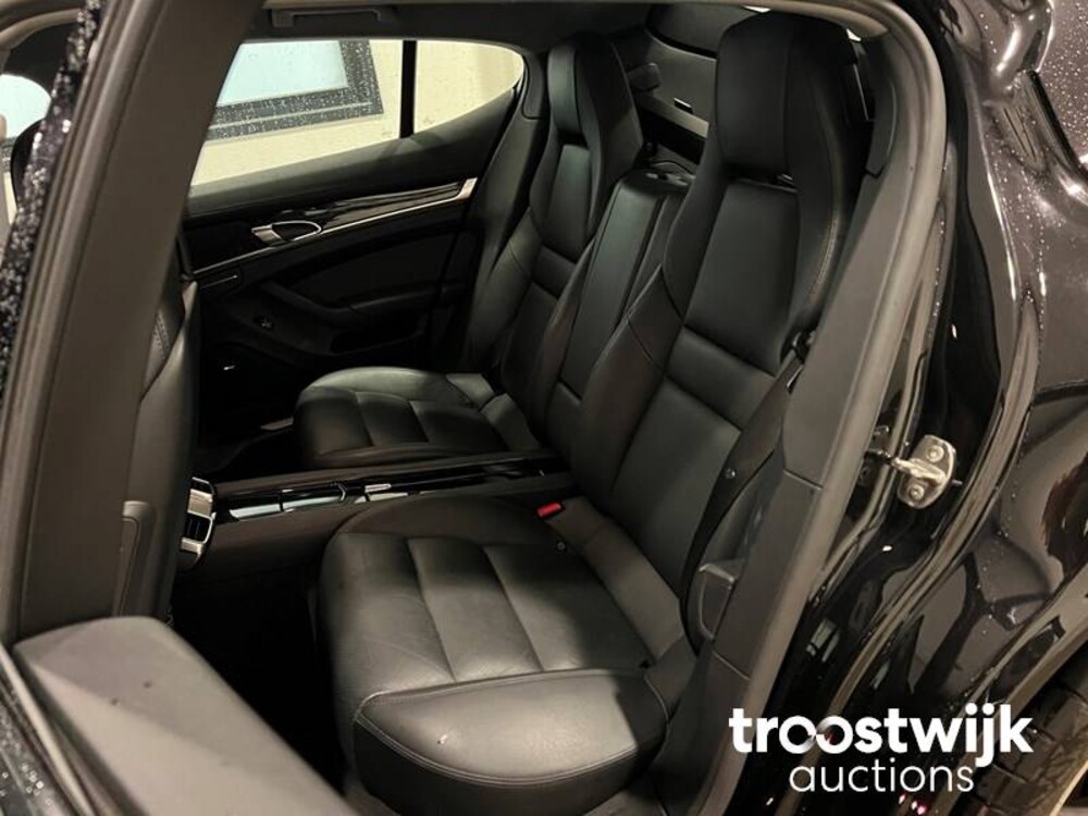 Porsche Panamera 3.0D V6  300 PS 2015, SB-617-F