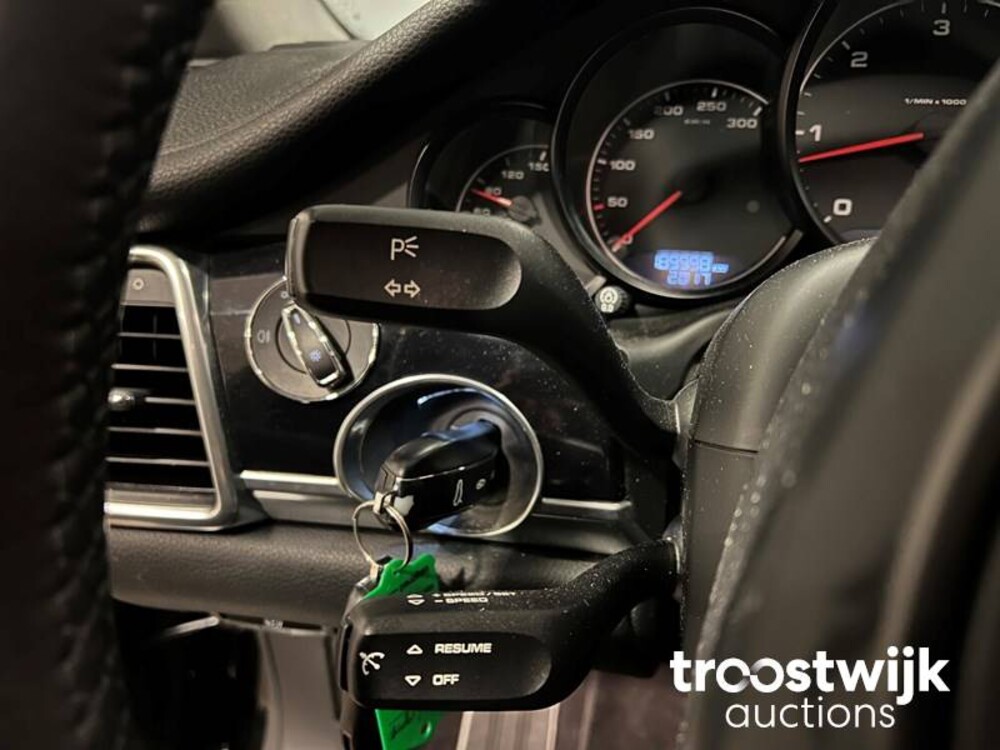 Porsche Panamera 3.0D V6  300 PS 2015, SB-617-F