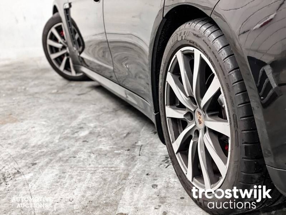 Porsche Panamera 3.0D V6  300 PS 2015, SB-617-F