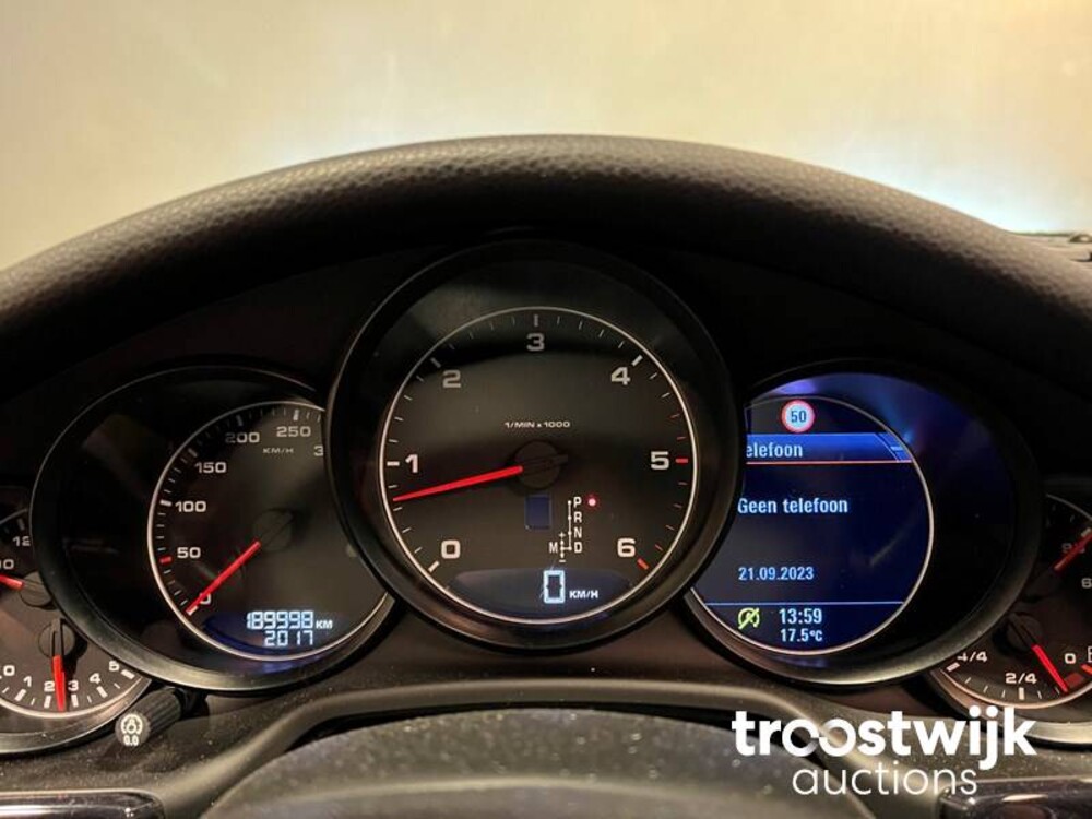 Porsche Panamera 3.0D V6  300 PS 2015, SB-617-F