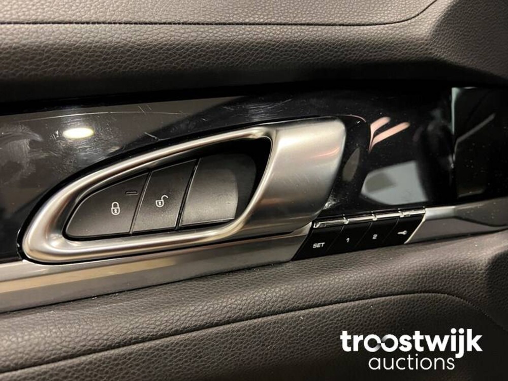 Porsche Panamera 3.0D V6  300 PS 2015, SB-617-F