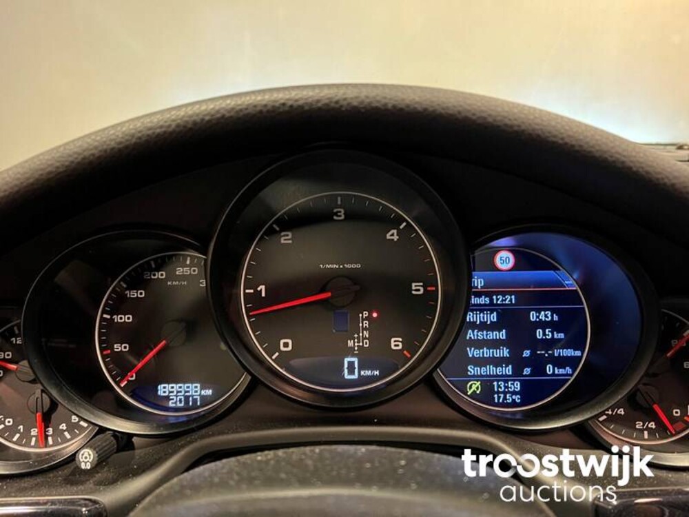 Porsche Panamera 3.0D V6  300 PS 2015, SB-617-F