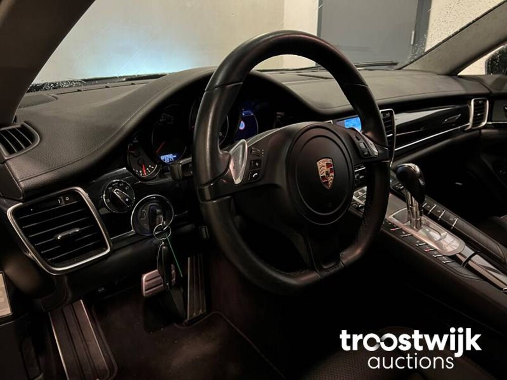 Porsche Panamera 3.0D V6  300 PS 2015, SB-617-F