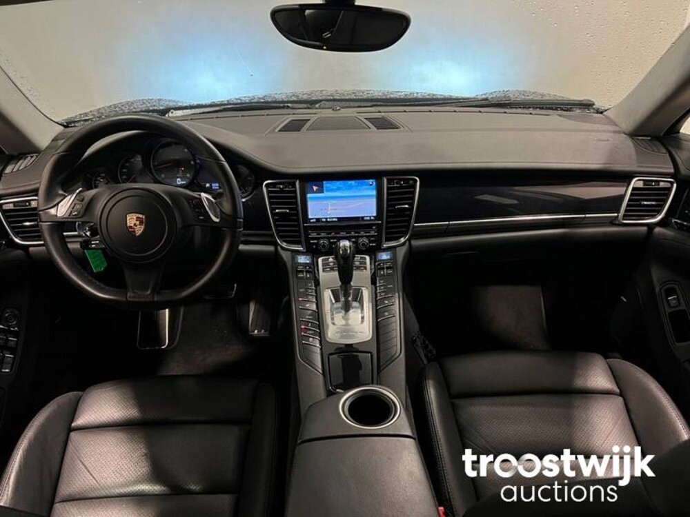 Porsche Panamera 3.0D V6  300 PS 2015, SB-617-F