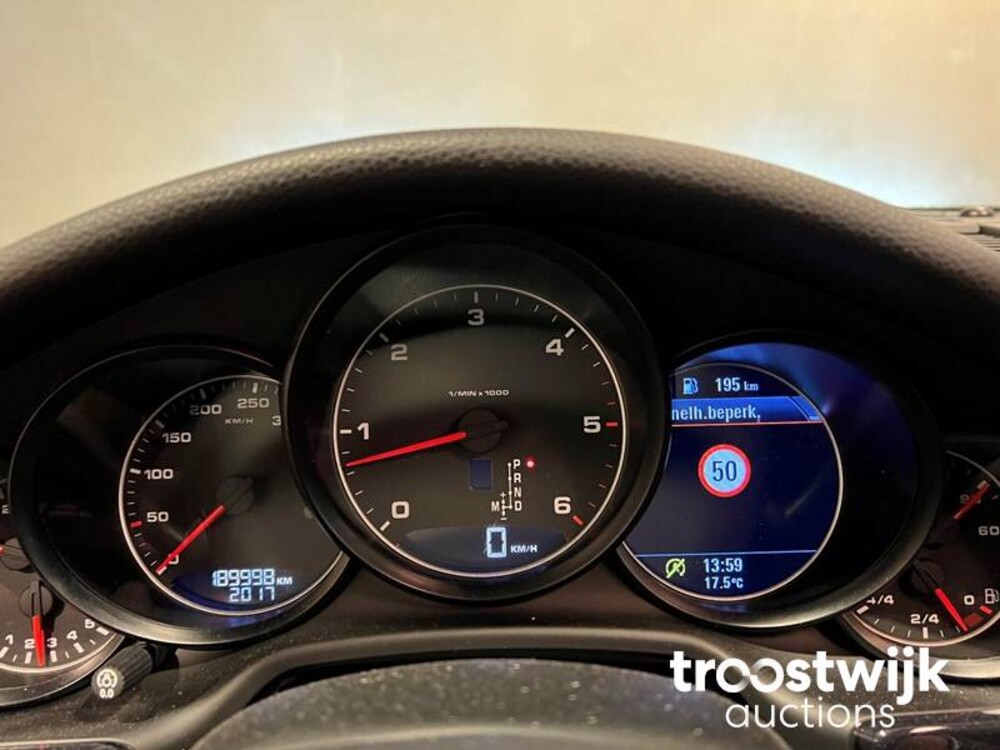 Porsche Panamera 3.0D V6  300 PS 2015, SB-617-F