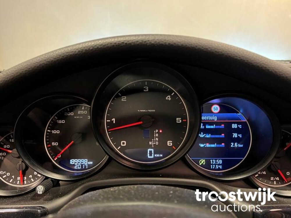Porsche Panamera 3.0D V6  300 PS 2015, SB-617-F