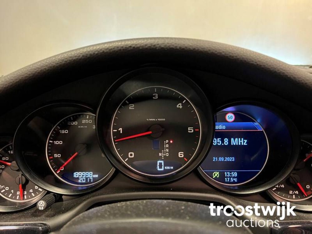 Porsche Panamera 3.0D V6  300 PS 2015, SB-617-F