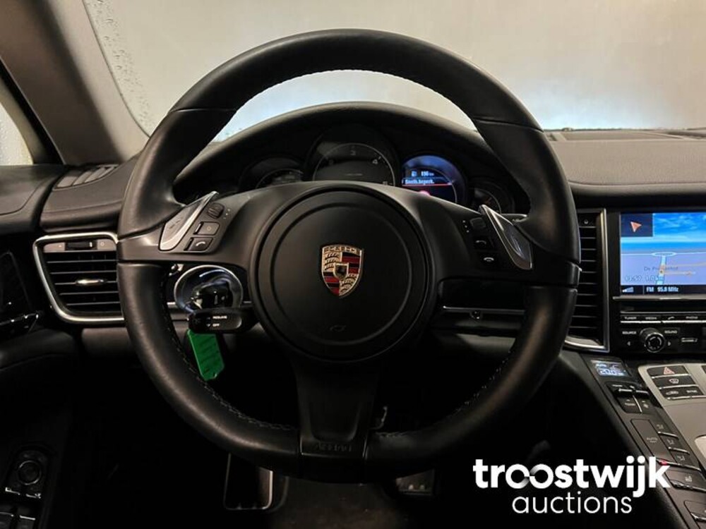 Porsche Panamera 3.0D V6  300 PS 2015, SB-617-F