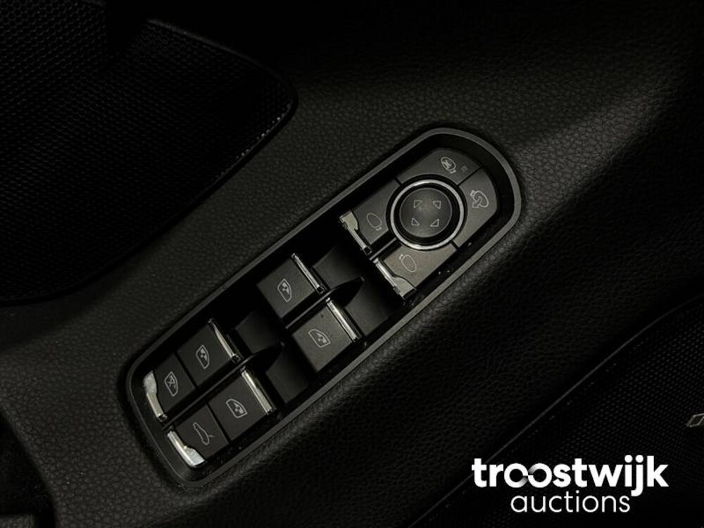 Porsche Panamera 3.0D V6  300 PS 2015, SB-617-F