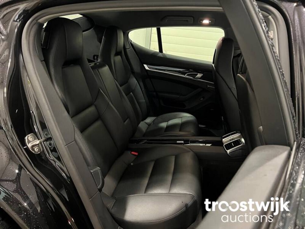 Porsche Panamera 3.0D V6  300 PS 2015, SB-617-F