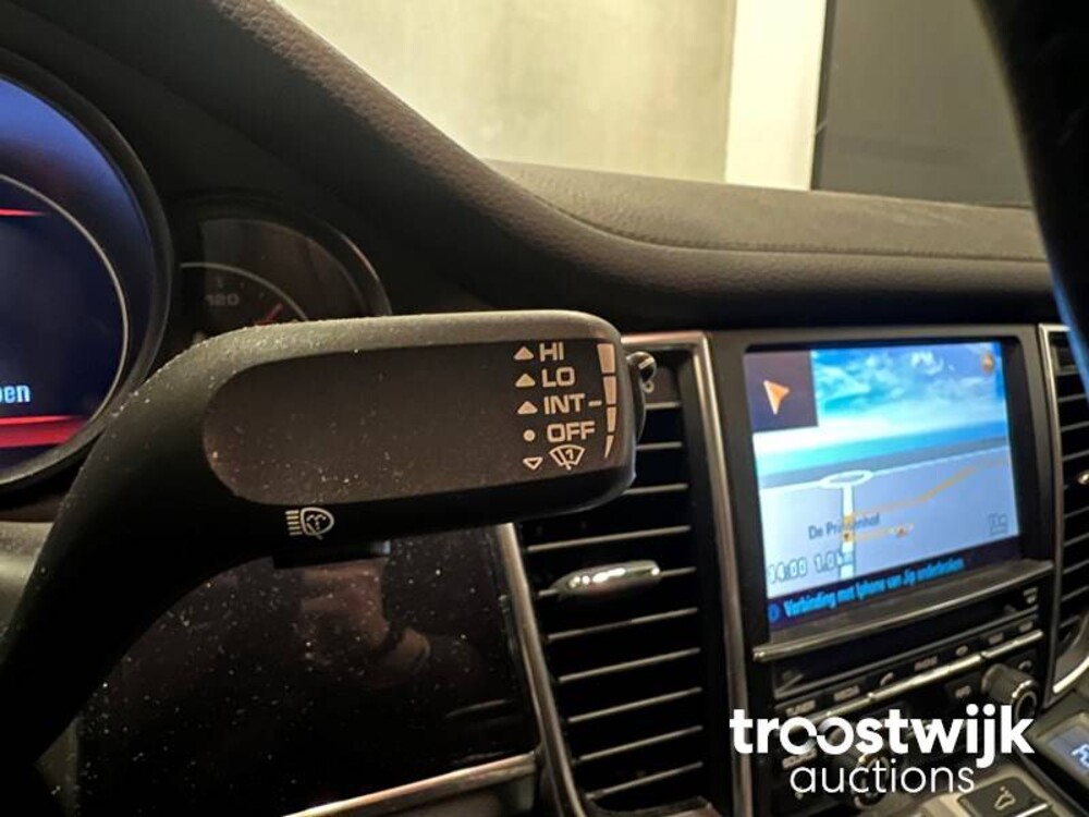 Porsche Panamera 3.0D V6  300 PS 2015, SB-617-F