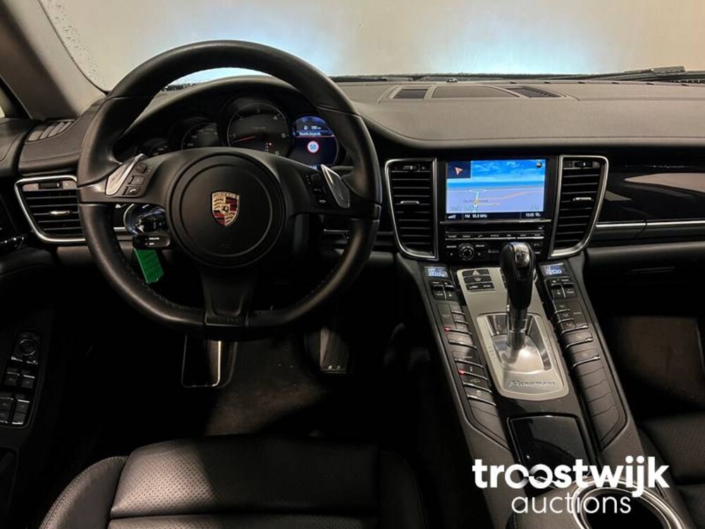Porsche Panamera 3.0D V6  300 PS 2015, SB-617-F