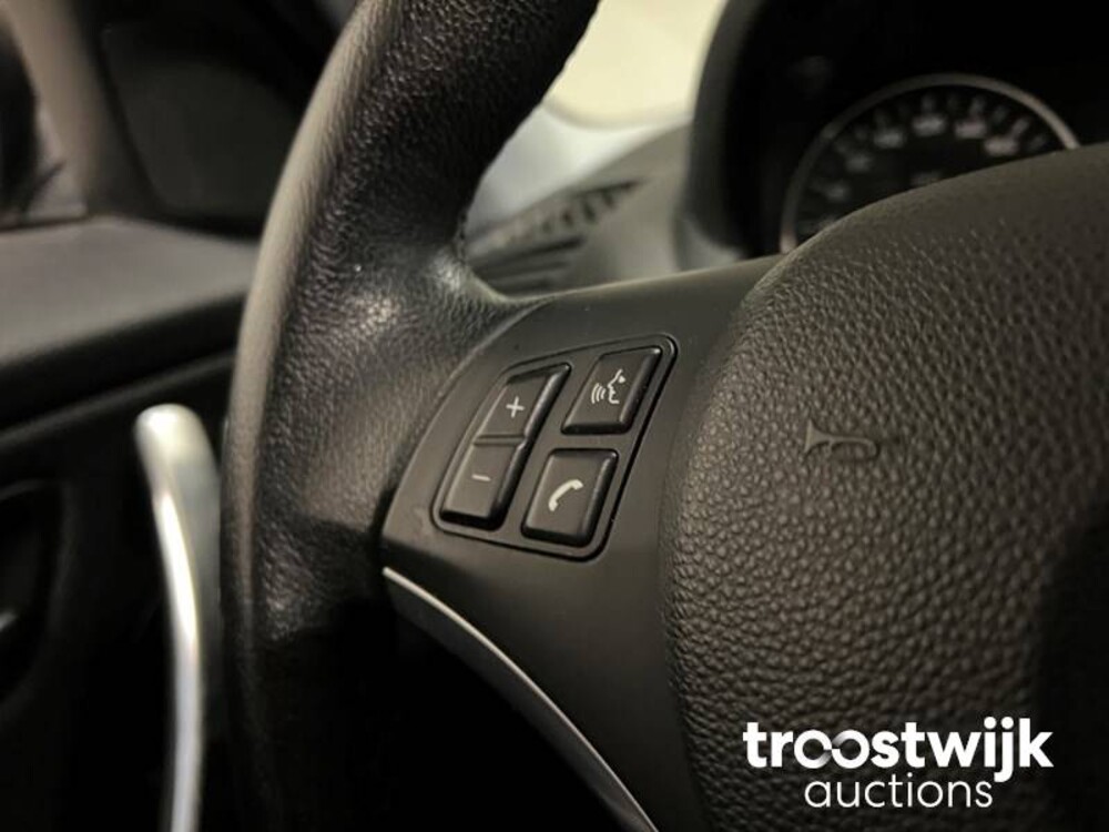 BMW 118i High Executive E87 143 PS 2010 1er, HP-620-R