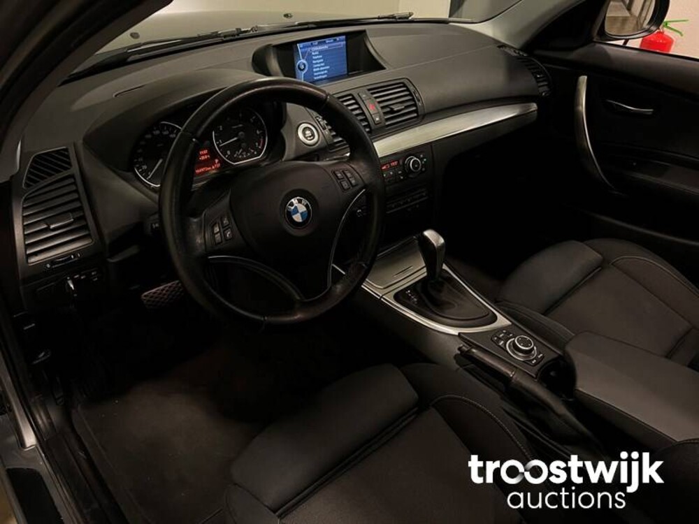 BMW 118i High Executive E87 143 PS 2010 1er, HP-620-R