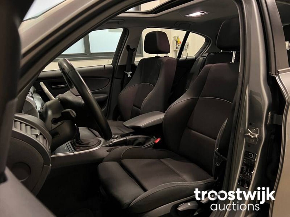 BMW 118i High Executive E87 143 PS 2010 1er, HP-620-R