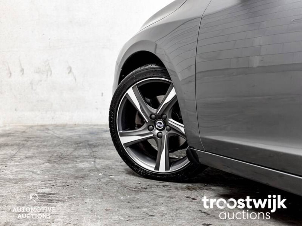 Volvo V60 2.0 D3 R-Design 150hp 2016, XR-726-J