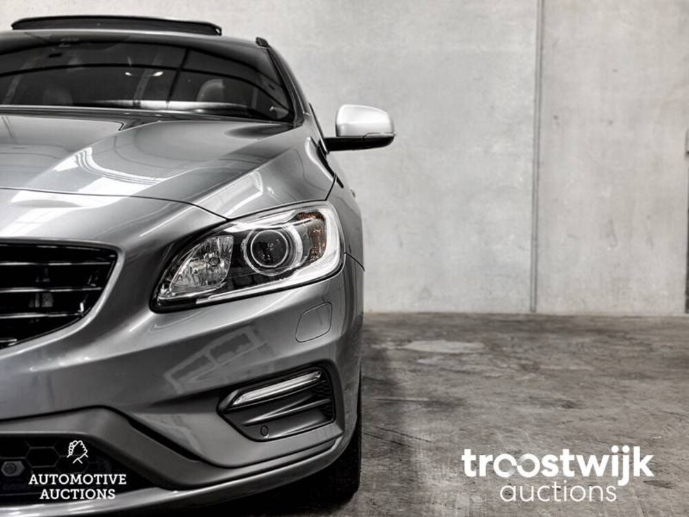 Volvo V60 2.0 D3 R-Design 150hp 2016, XR-726-J