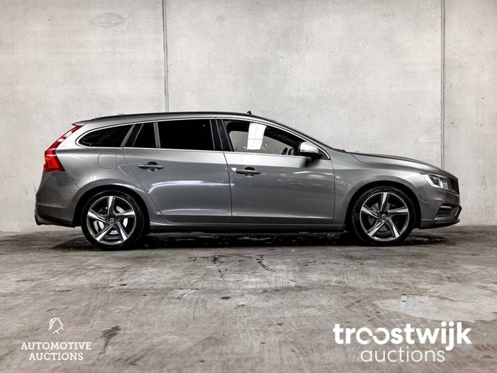 Volvo V60 2.0 D3 R-Design 150hp 2016, XR-726-J