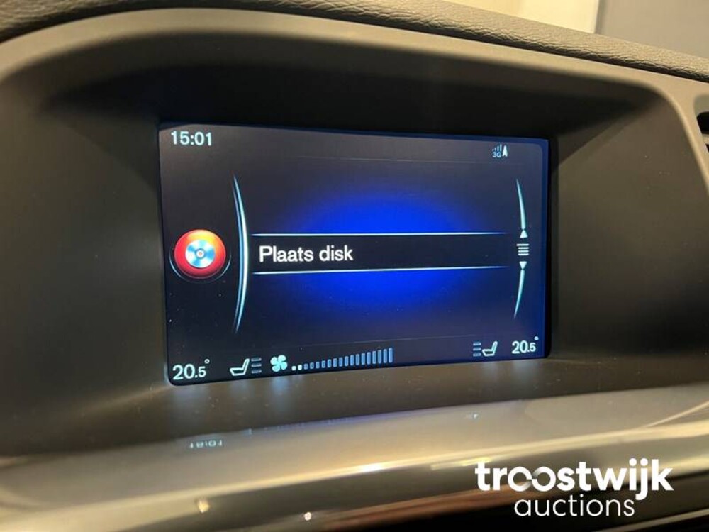 Volvo V60 2.0 D3 R-Design 150hp 2016, XR-726-J