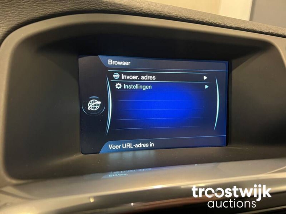 Volvo V60 2.0 D3 R-Design 150hp 2016, XR-726-J