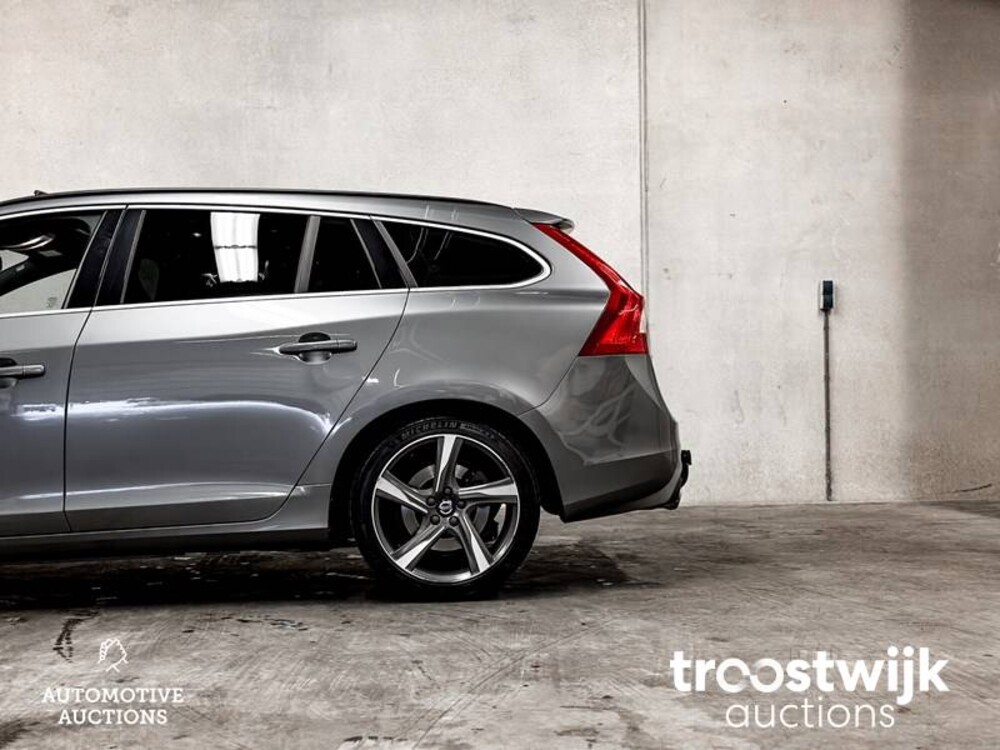 Volvo V60 2.0 D3 R-Design 150hp 2016, XR-726-J